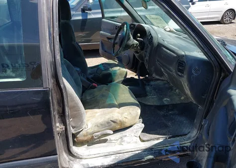 2000 Chevrolet S-10 из США, поврежденный, VIN 1GCCS19W9YK298908